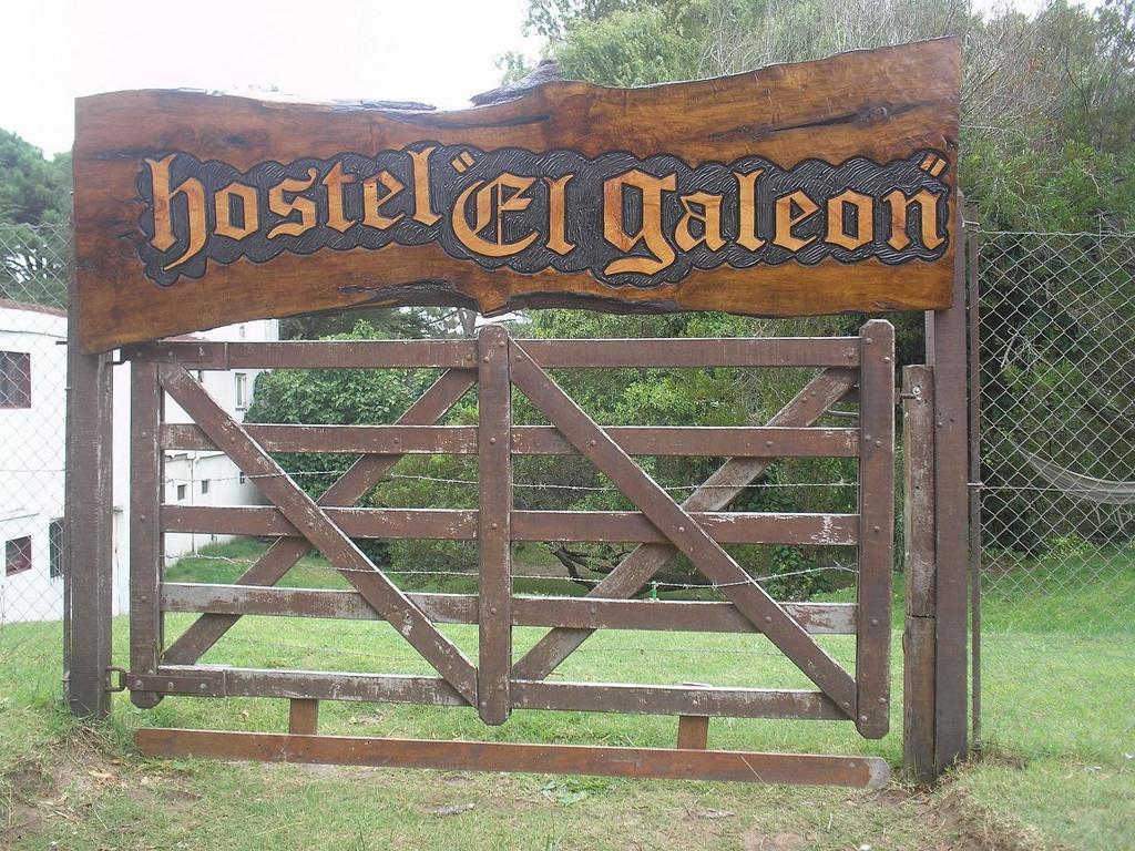 Hostel El Galeon Villa Gesell Bagian luar foto
