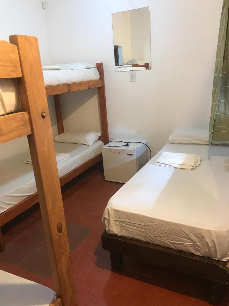 Hostel El Galeon Villa Gesell Bagian luar foto