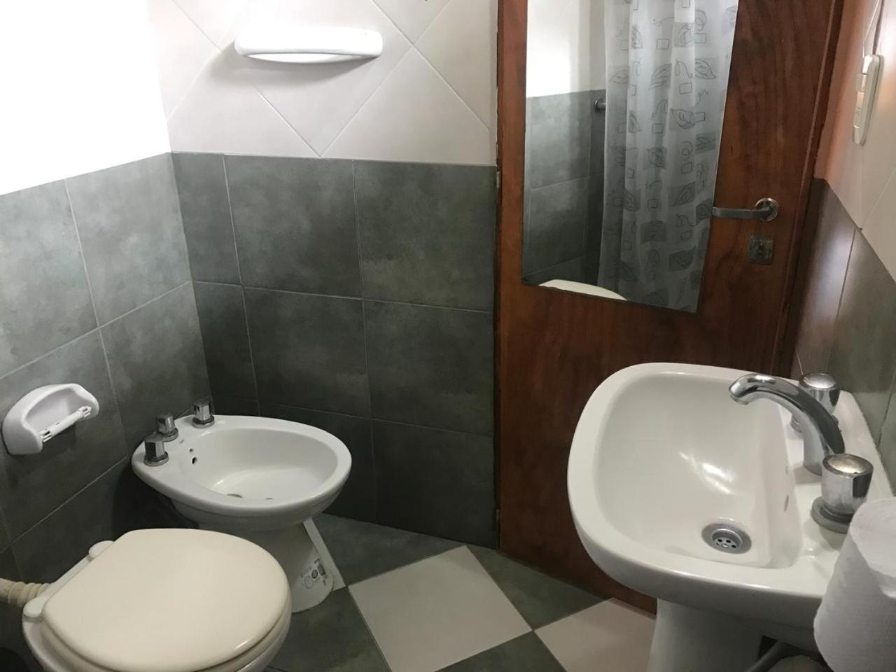 Hostel El Galeon Villa Gesell Bagian luar foto